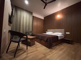 Grand sapphire 100 meters from Sub urban Bus stand Mysore，位于迈索尔迈索尔机场 - MYQ附近的酒店