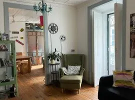 Alface Hall Hostel & Bar