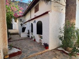 Magnifique Villa La Corniche en bord de mer à Saint rock, Ain El Turk, Oran，位于艾因埃尔特克的酒店