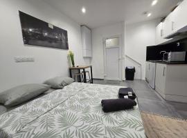 STUDIO COSY Meulan En Yveline，位于默朗的酒店