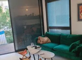 luxurious apartment by Dizengoff square