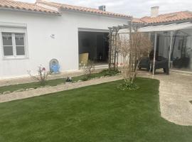 LA MAISON DU PUITS DE FER à la Flotte en Ré，位于拉弗洛特的自助式住宿