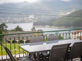 Gerês Country Stays- FLOR - Comfort and tranquility with a stunning view，位于吉尔斯的酒店