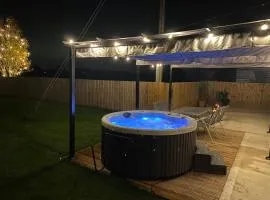 Rose barn hot tub holidays in the Cotswolds