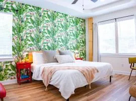 The Royal Crane Suite Newly Built Upscale Central