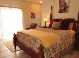 Balcony Suite Fraser Family Vineyard Stay in Amador，位于普里茅斯的酒店
