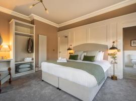 Creighton Hotel，位于Clones的酒店