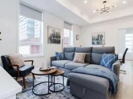 Luxury Suite w Patio Prime Location Toronto