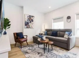 Spacious 3BR Suite for 10 w Patio Heart of Toronto