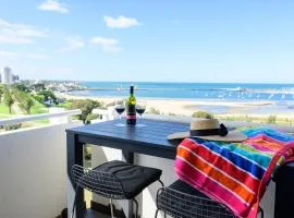 Jade - St Kilda Beach Views