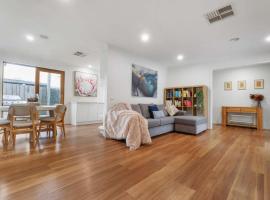 Peaceful 3 Bedroom Home in Somerville，位于Somerville的酒店