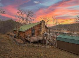 Family Lakefront Getaway on Norris Lake，位于Flat Hollow的酒店