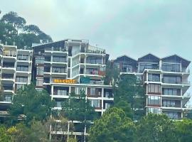 Hill Crest By Xaria Luxury Homes 2BHK Apartment，位于Dharampur的酒店