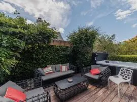 2BR Stay with Fireplace Hot Tub BBQ - Tasman