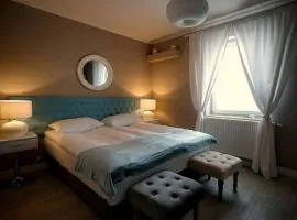 Happy Day Apartments