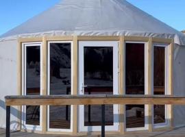 Отдых в комфортабельных юртах в зоне отдыха Kolsay resort!，位于Kurmenty的酒店