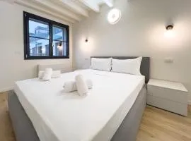 Bright apartment with terrace and pool
