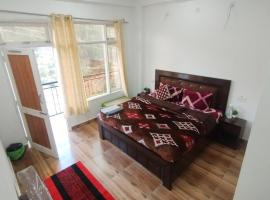 Bushahri Homestay - Food & Stay，位于Kumhārsain的酒店