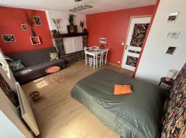 Chambre indépendante chez l habitant dans le Cotentin，位于波尔特拜的酒店