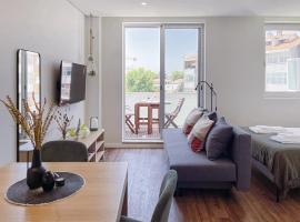 Cozy apartment with spacious terrace and wide view，位于波尔图的酒店