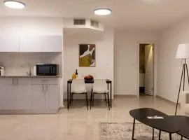 O&O Group - Budget Basement Apt Near the Beach