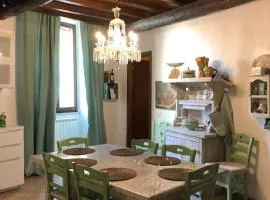 Casa dei Papi - Lovely 7 person apartment in medieval city center
