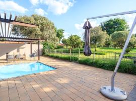 1 on Cormorant - Pecanwood Hartbeespoort，位于哈特比斯普特的宠物友好酒店