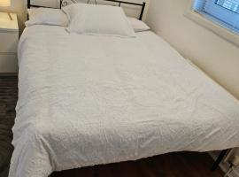 Double room available，位于利文斯顿的酒店