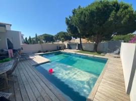 Villa avec piscine, bord de mer à 500m de la plage, climatisation，位于海滨圣玛丽的酒店