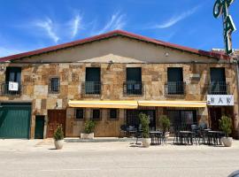 Hostal Restaurante Bustos，位于Villarrubio的住宿加早餐旅馆
