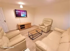 Spacious 4 bed House - Stevenage