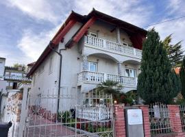 Hévíz Kristály Apartman，位于赫维兹的酒店