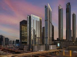 Vida Dubai Mall，位于迪拜的带泳池的酒店