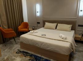 Hotel Siddhesh Inn，位于Pimpalwandi的酒店