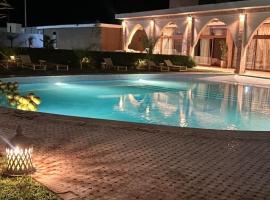 club suite de luxe a avec piscine，位于Oulad Teima的酒店