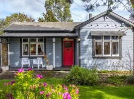 Red Door Cottage on Fox