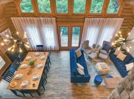 LOG CABIN w HOT TUB, BEACH access, near of TREMBLANT，位于Labelle的酒店