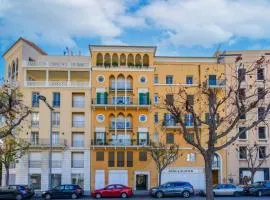 Mundo - Exquisite 2-BR W Balcony at Saifi Village