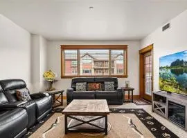 The Riverstone Riviera - Modern Condo by Downtown