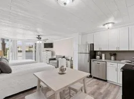Top of the Gulf 120 - Shore-side Bungalow Sleeps 4