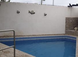 Casa cerca del aeropuerto de Torreón - Alberca y Asador，位于托雷翁的酒店