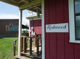 Redwood Cabin Yellow Rose Canyon，位于Mount Enterprise的酒店