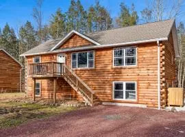 Cozy Cinema Cabin - Hot Tub and More