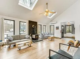 Hot Tub and Game Room Long Pond Getaway!