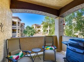 Pool Access, Private Patio and Grill Mesa Condo!，位于梅萨的酒店