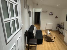 Appartement RDC vu sur jardin，位于永河畔拉罗什的酒店
