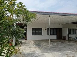 Aloe Vera Homestay - 3 Bed Rooms Corner House