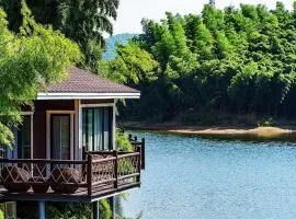 Huzhou Xisaishanqian Wooden Villa Hotel