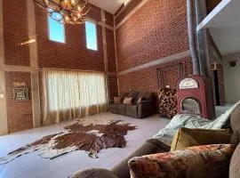 Hermosa cabaña completamente equipada con alberca y jardín