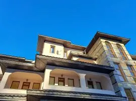 Георгиев Луксури Апарт